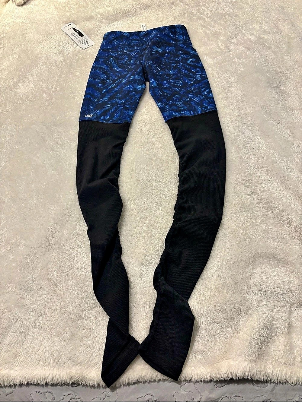 alo Tear Away Abstract Print Leggings in Blue & Black Size XXS NWT